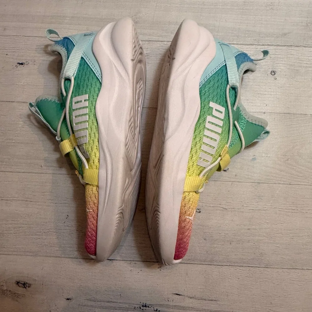 Puma girls slide on athletic shoes‎ rainbow girls size 2